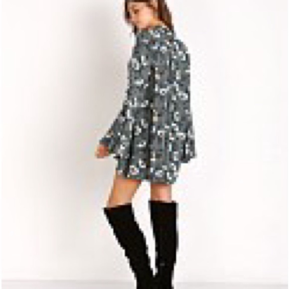 NWOT FREE PEOPLE Olivia printed ruffled tunic. Size M - Picture 3 of 9